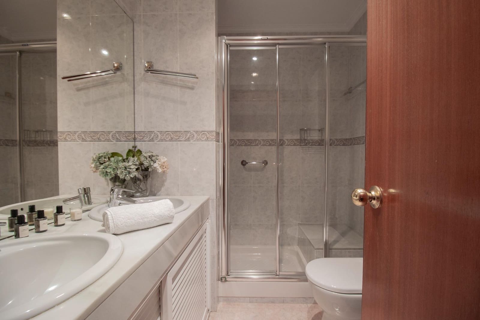 5 soveværelse Lejlighed til salg i Sevilla by med swimmingpool garage - € 365.000 (Ref: 9783113)