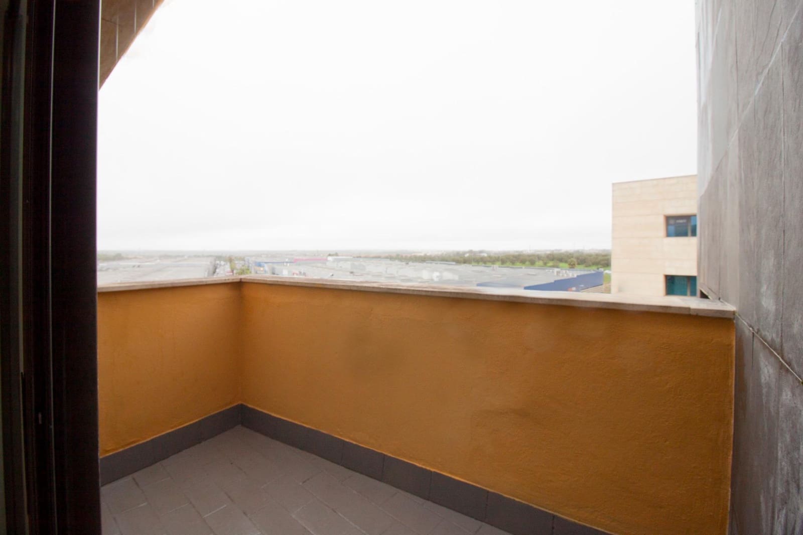 2 sovrum Kontor att hyra i Mairena del Aljarafe med garage - 399 € (Ref: 9791013)