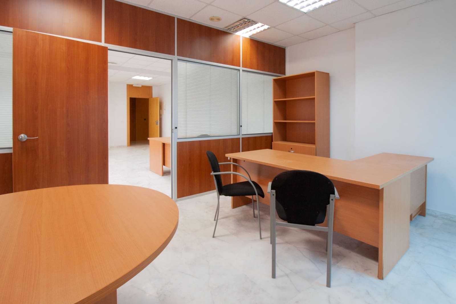 2 sovrum Kontor att hyra i Mairena del Aljarafe med garage - 399 € (Ref: 9791013)