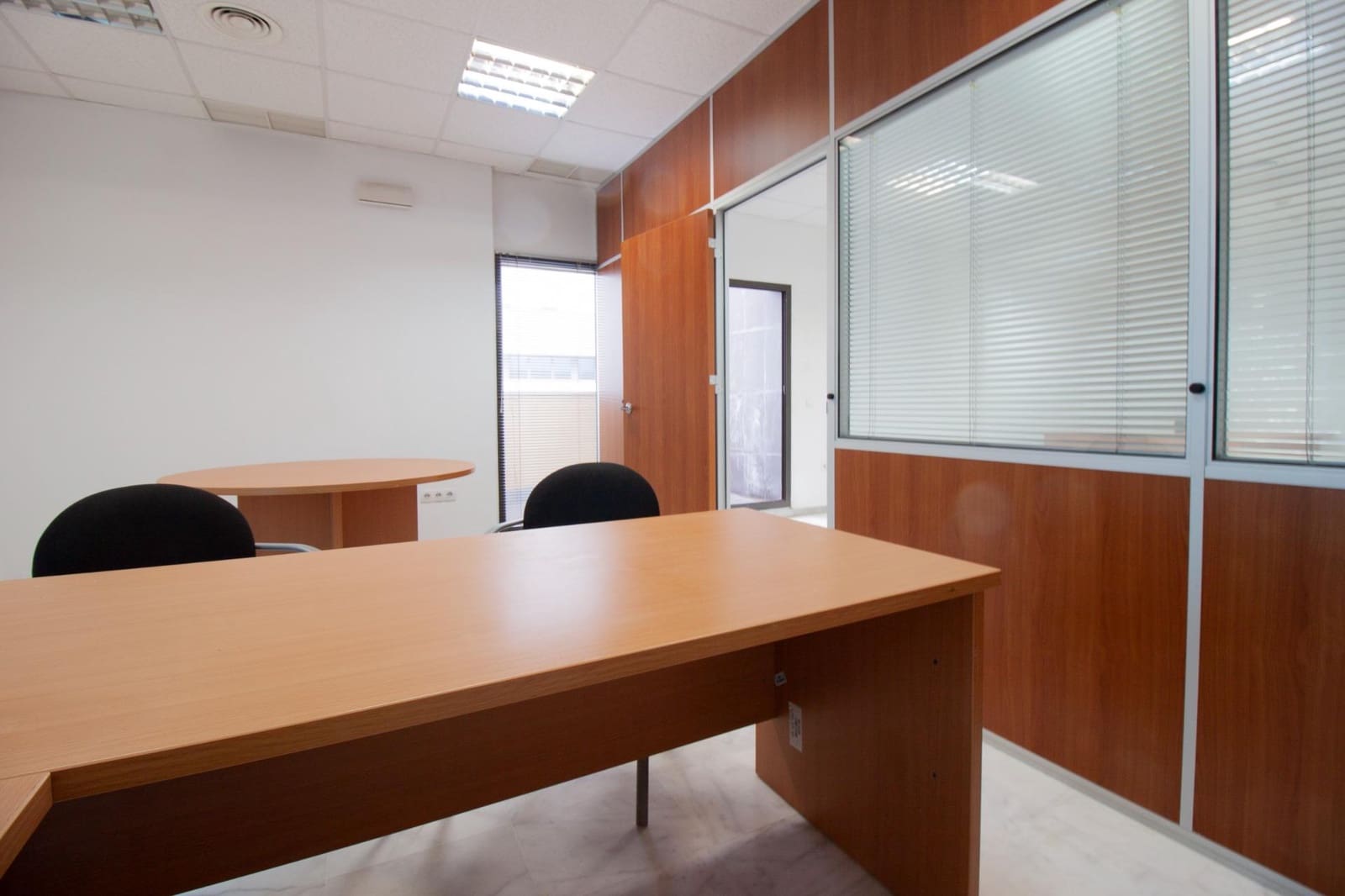 2 sovrum Kontor att hyra i Mairena del Aljarafe med garage - 399 € (Ref: 9791013)