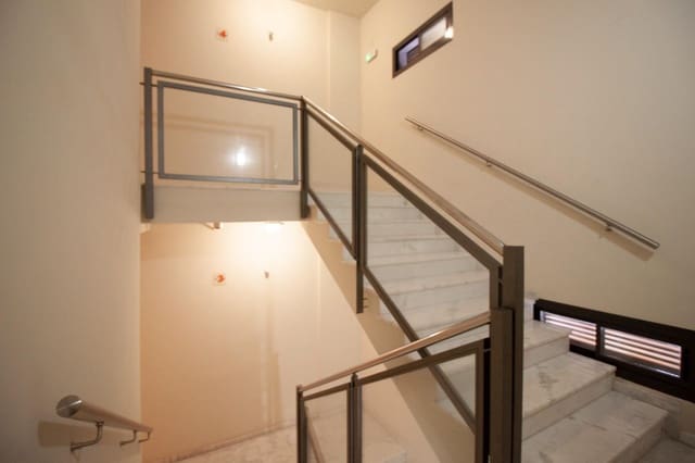 Oficina de 2 habitaciones en Mairena del Aljarafe en alquiler con garaje - 399 € (Ref: 9791013)