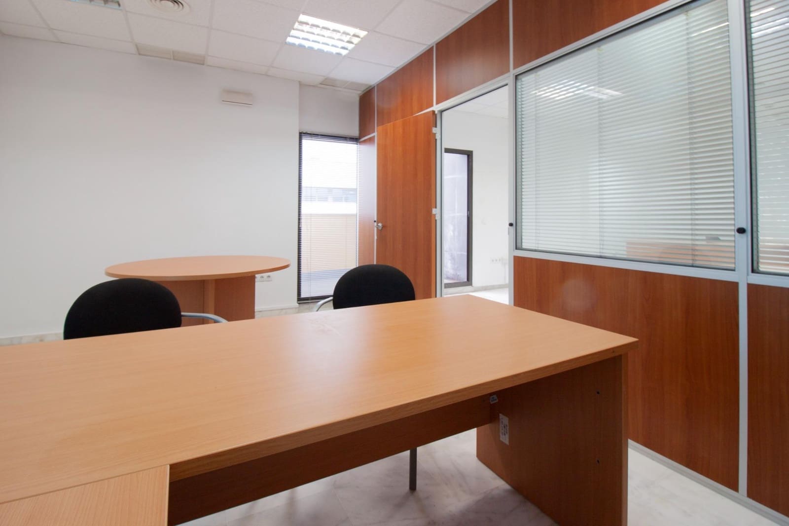 2 sovrum Kontor att hyra i Mairena del Aljarafe med garage - 399 € (Ref: 9791013)