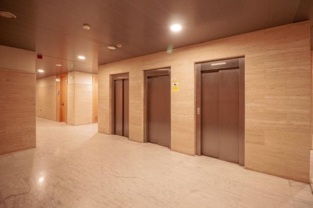 Oficina de 2 habitaciones en Mairena del Aljarafe en alquiler con garaje - 399 € (Ref: 9791013)