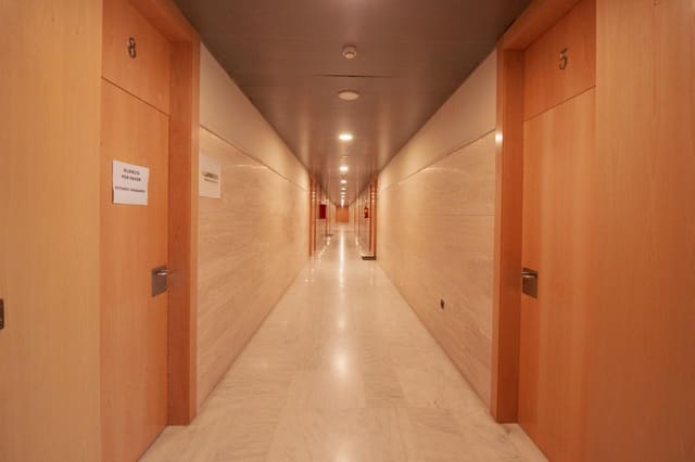 Oficina de 2 habitaciones en Mairena del Aljarafe en alquiler con garaje - 399 € (Ref: 9791013)