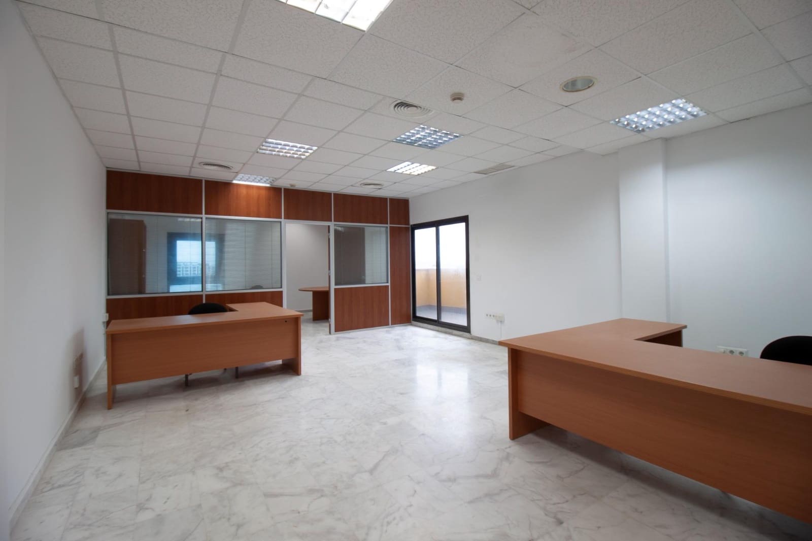 2 sypialnia Biuro do wynajęcia w Mairena del Aljarafe z garażem - 399 € (Ref: 9791013)