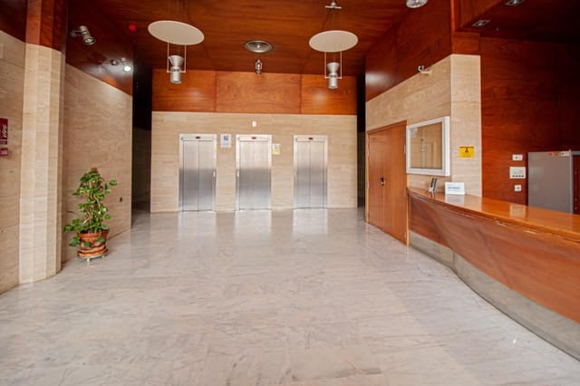 Bureau de 2 chambres à louer à Mairena del Aljarafe avec garage - 399 € (Ref: 9791013)