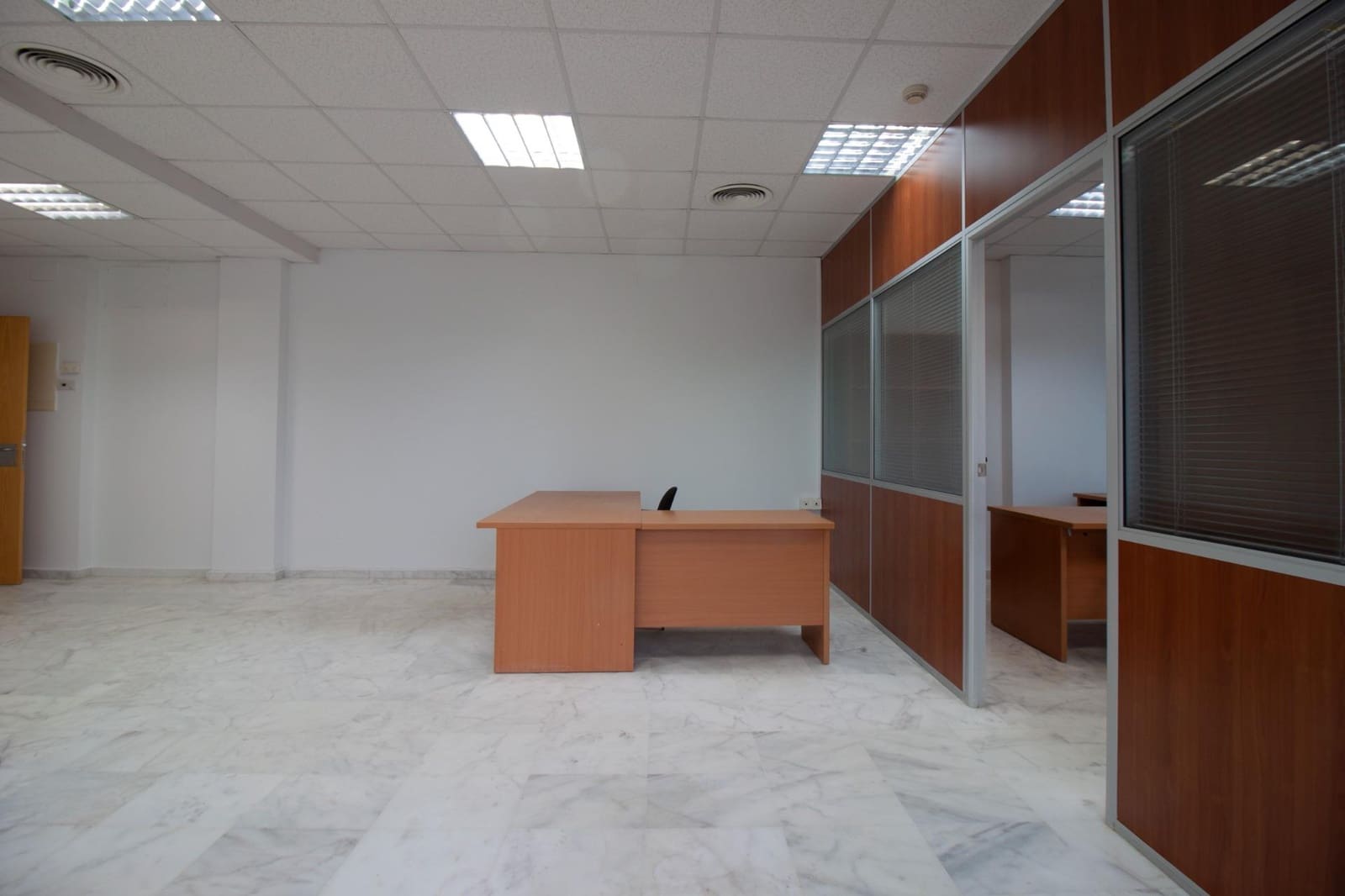 2 sypialnia Biuro do wynajęcia w Mairena del Aljarafe z garażem - 399 € (Ref: 9791013)