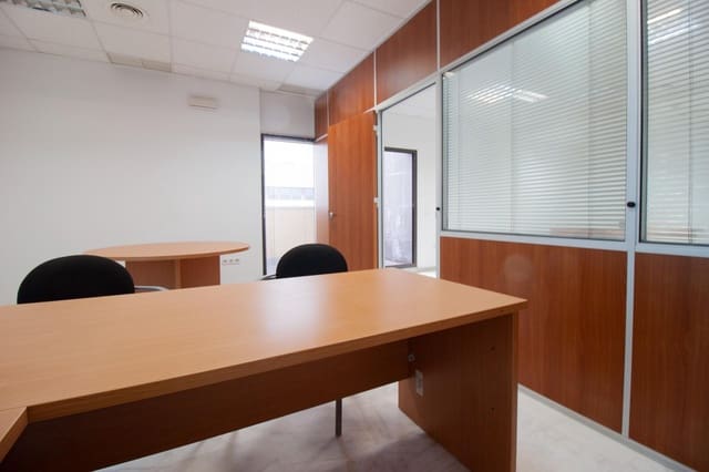 2 sypialnia Biuro do wynajęcia w Mairena del Aljarafe z garażem - 400 € (Ref: 9791013)