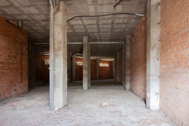 Commercial for sale in no asignado, Seville city - € 285,000 (Ref: 9818184)