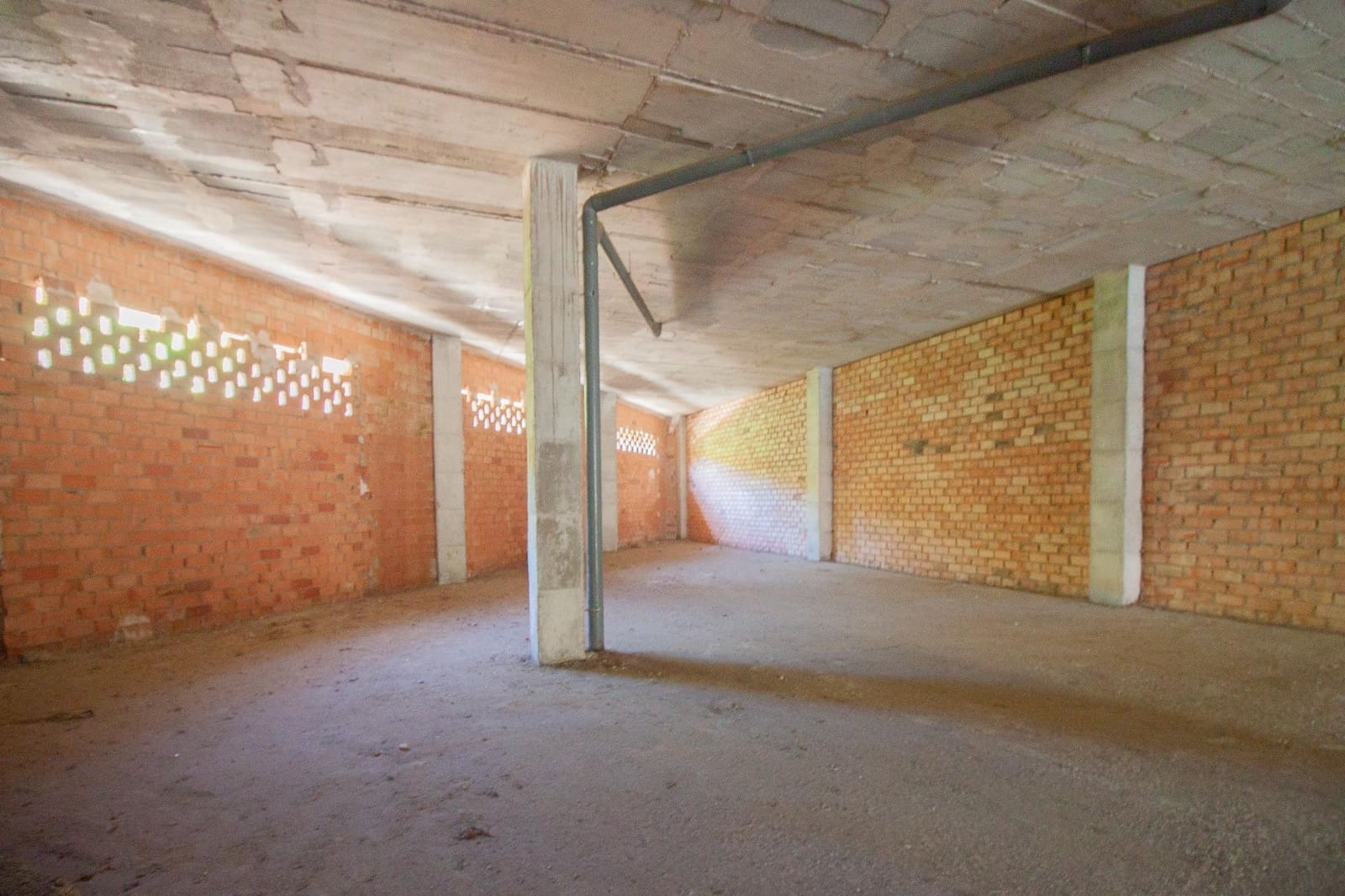 Commercial for sale in Seville city - € 285,000 (Ref: 9818184)