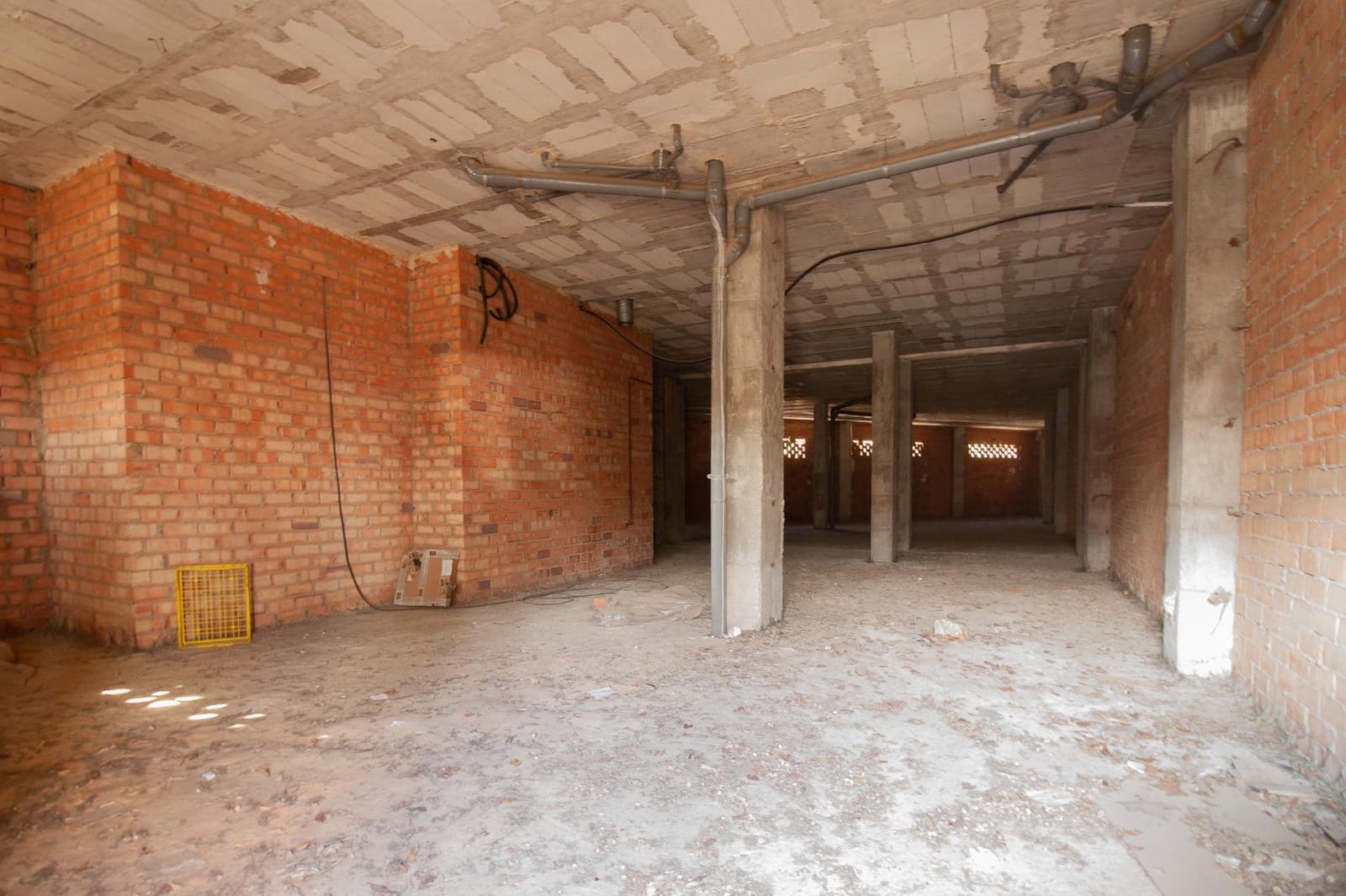 Commercial for sale in Seville city - € 285,000 (Ref: 9818184)
