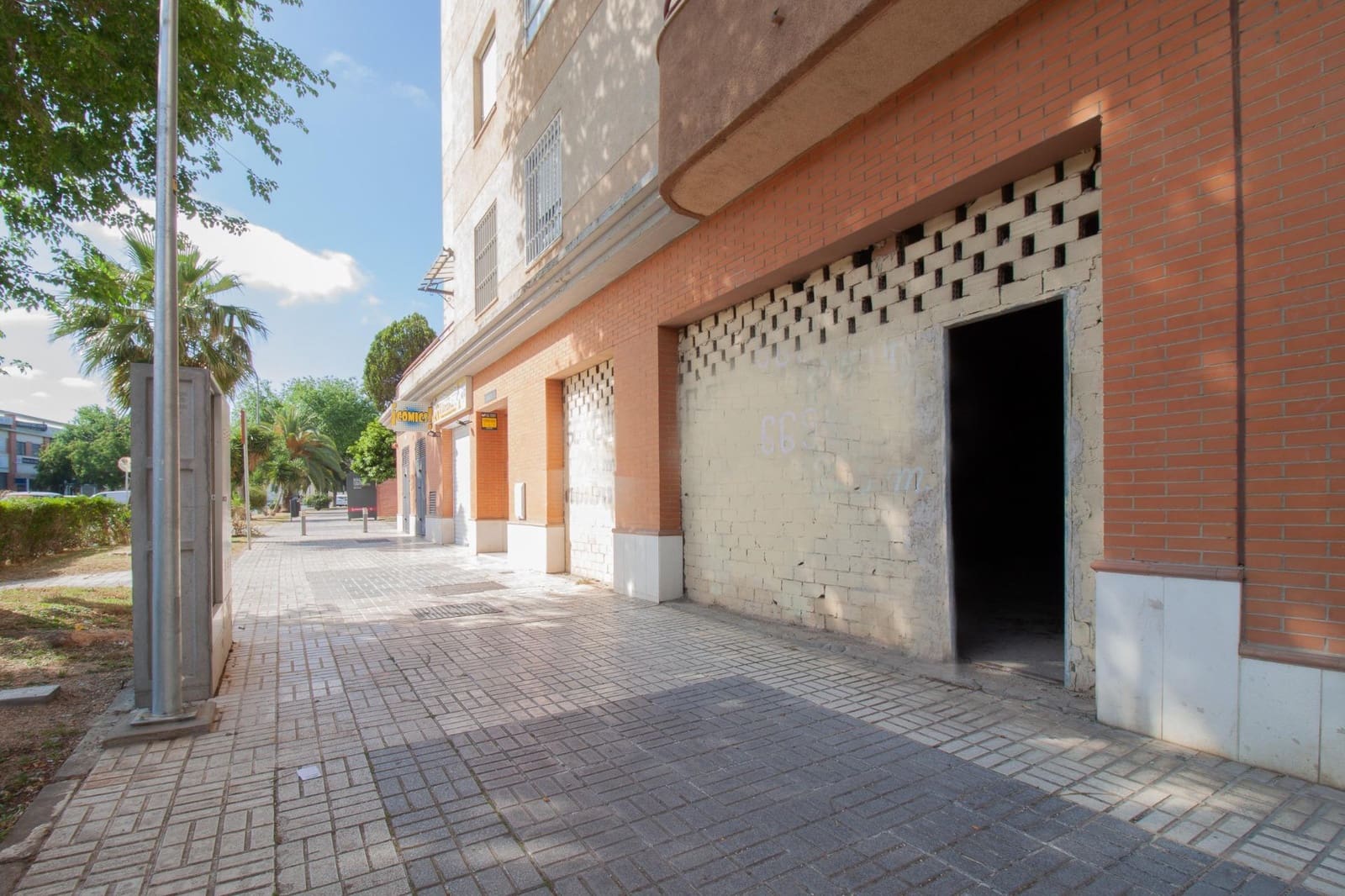 Commercial for sale in Seville city - € 285,000 (Ref: 9818184)