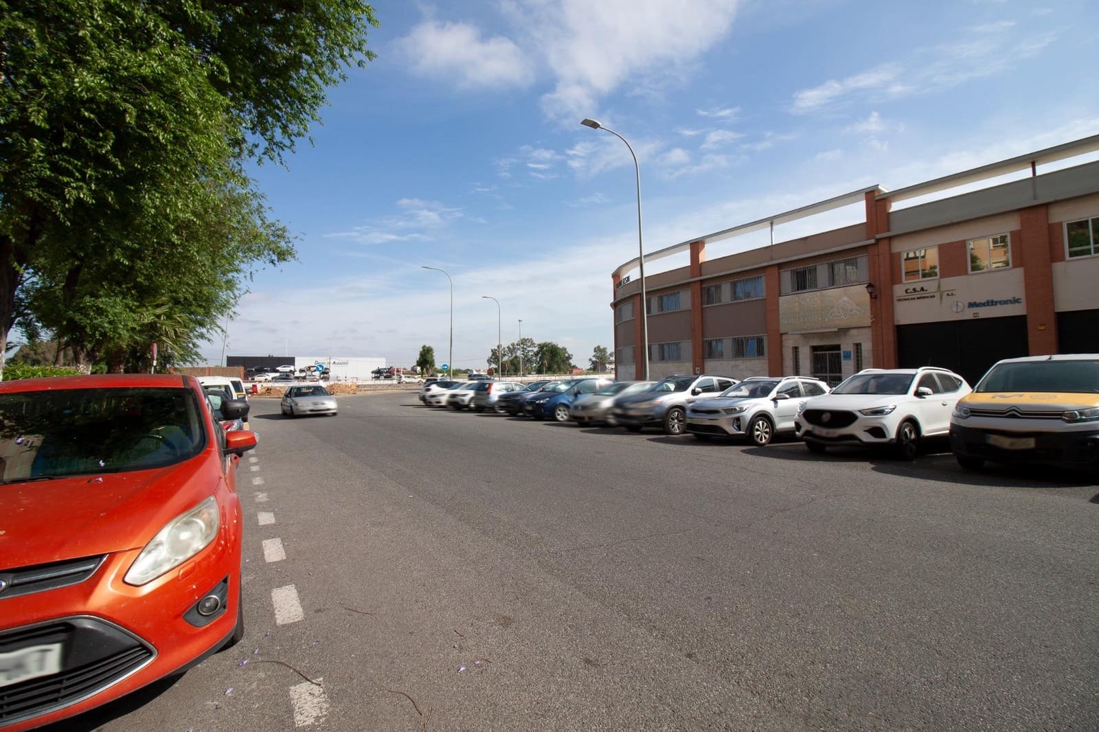 Commercial for sale in Seville city - € 285,000 (Ref: 9818184)
