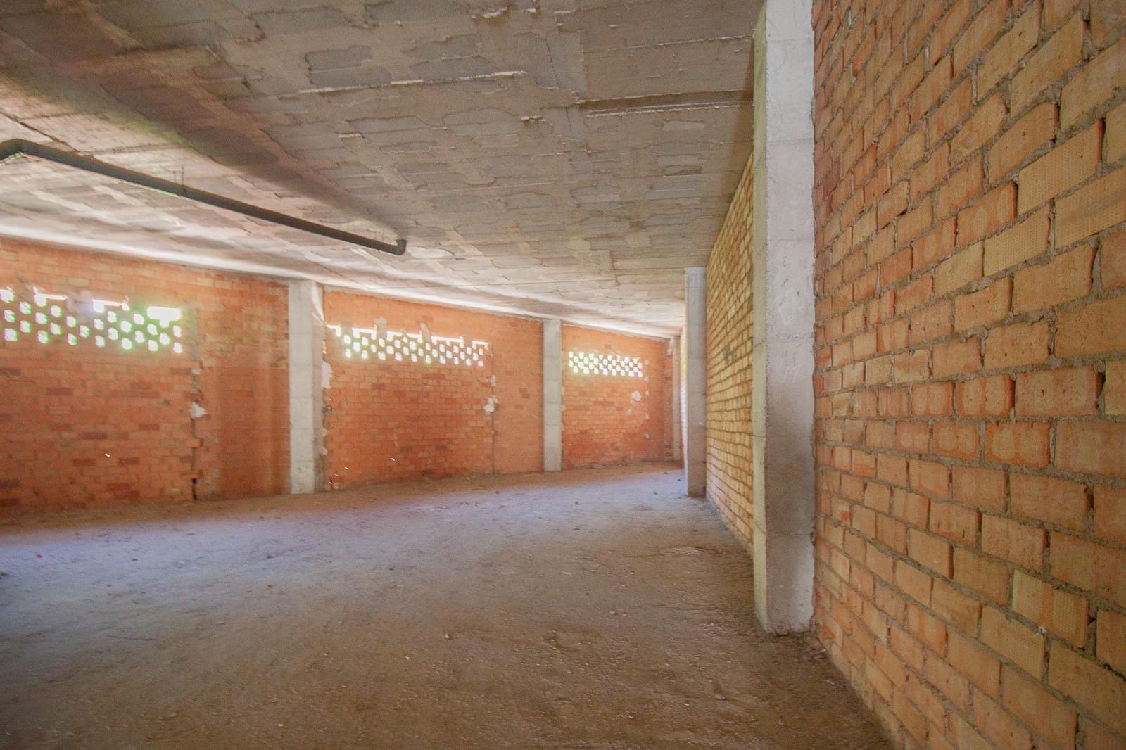 Commercial for sale in Seville city - € 285,000 (Ref: 9818184)
