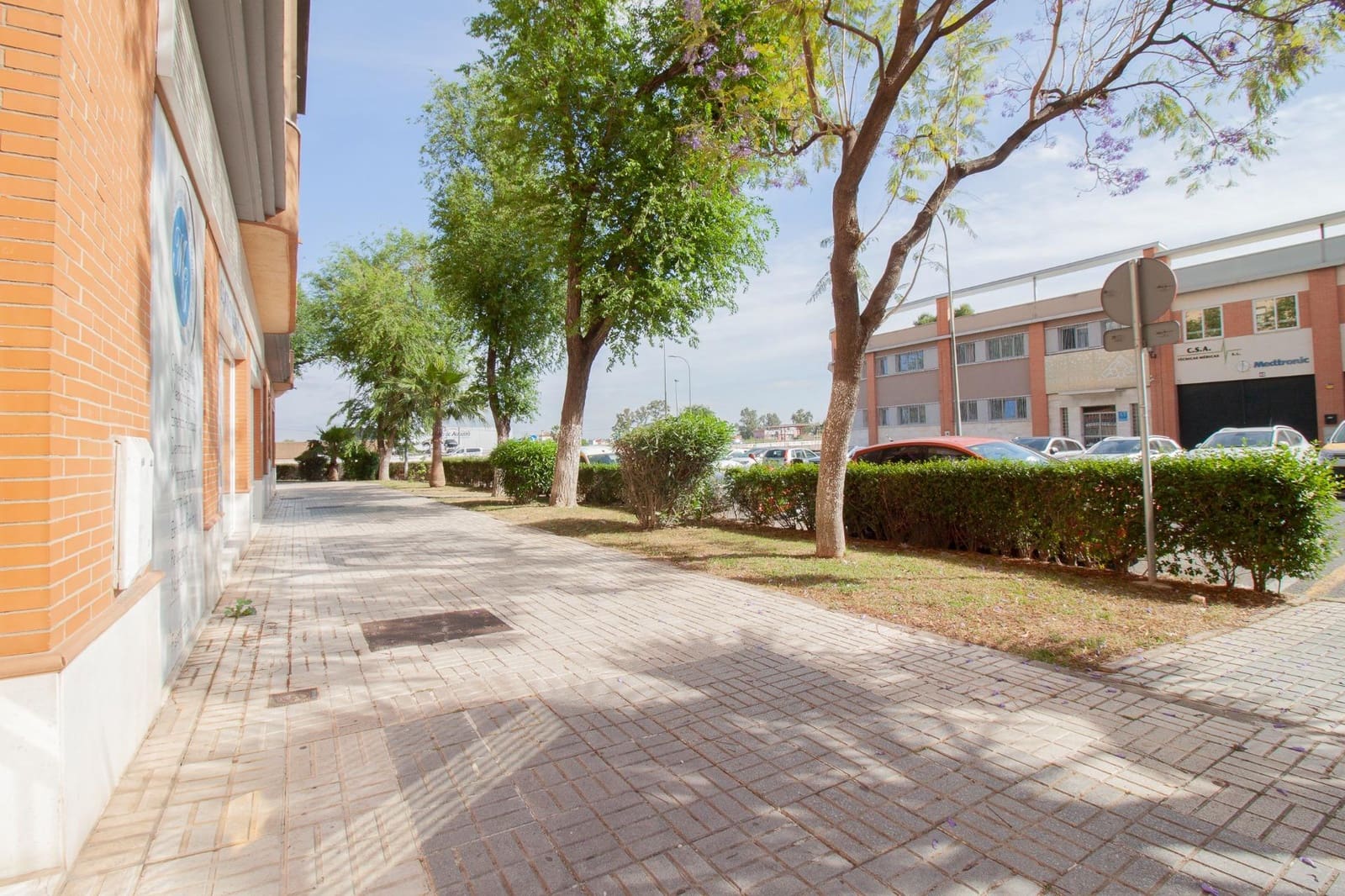 Commercial for sale in Seville city - € 285,000 (Ref: 9818184)