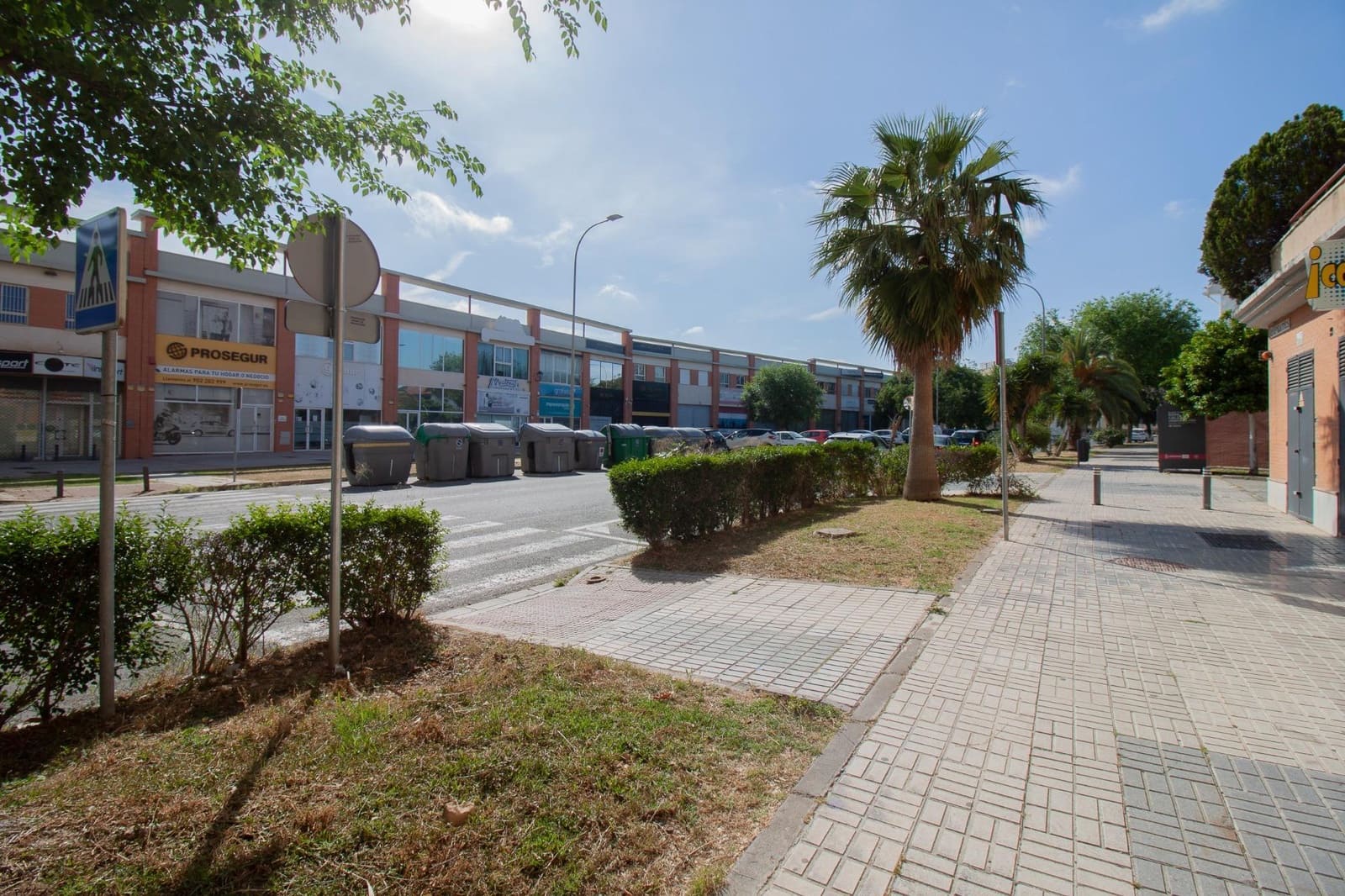 Commercial for sale in Seville city - € 285,000 (Ref: 9818184)