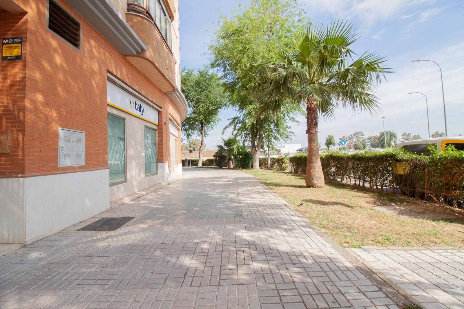 Commercial for sale in Seville city - € 285,000 (Ref: 9818184)
