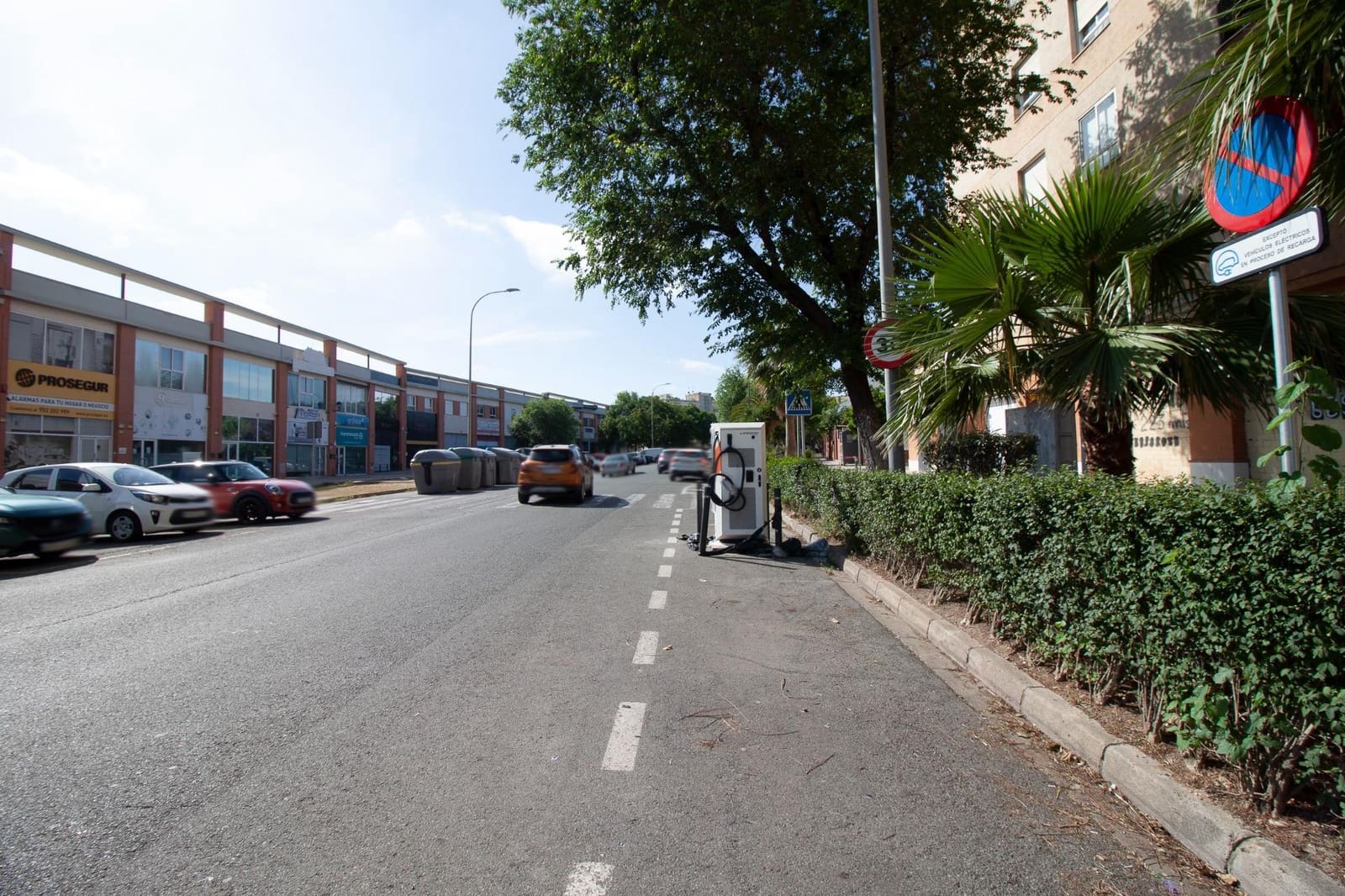 Commercial for sale in Seville city - € 285,000 (Ref: 9818184)