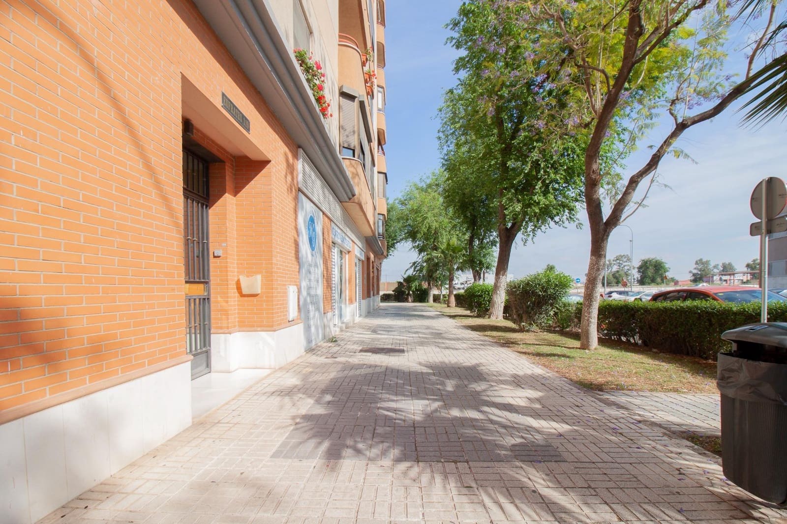 Commercial for sale in Seville city - € 285,000 (Ref: 9818184)