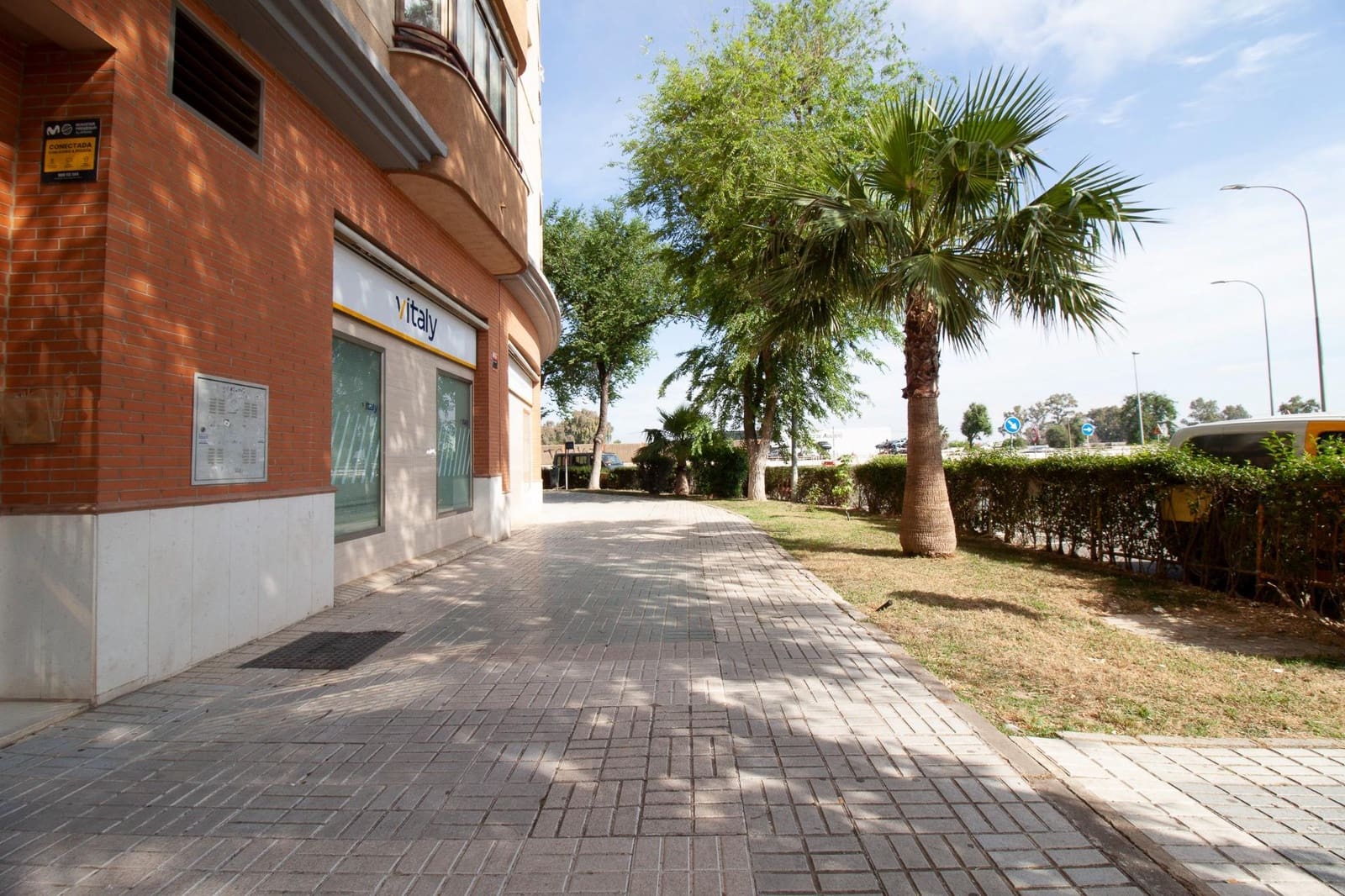 Commercial for sale in Seville city - € 285,000 (Ref: 9818184)