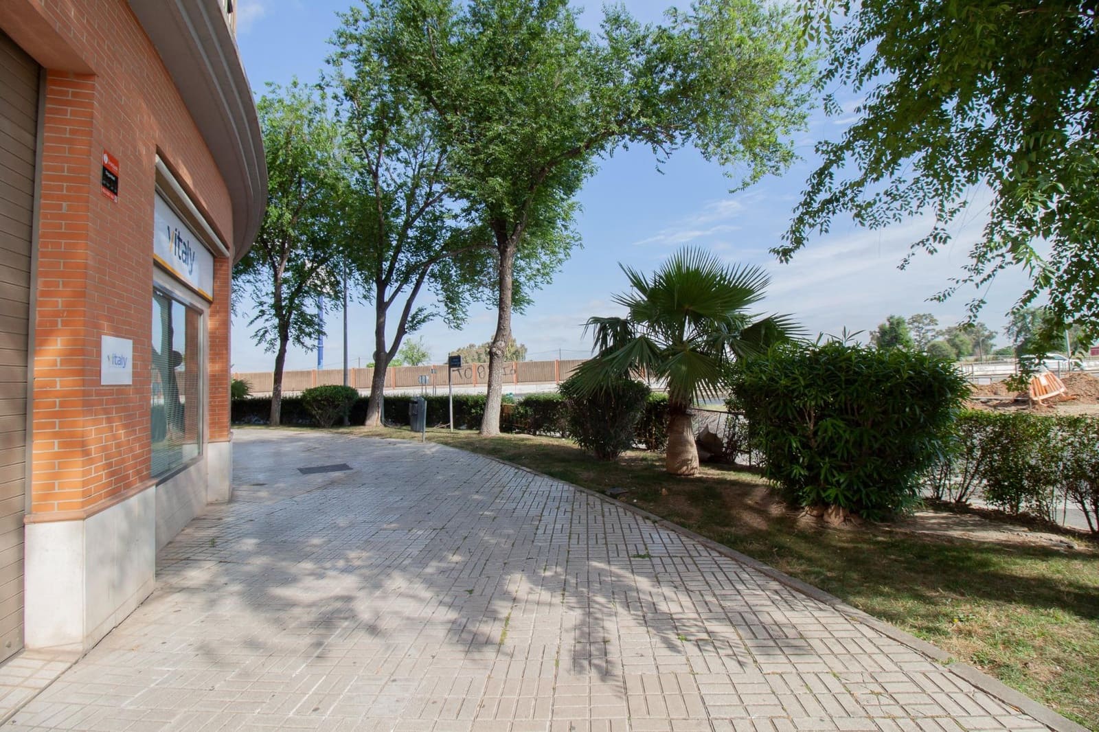 Commercial for sale in Seville city - € 285,000 (Ref: 9818184)