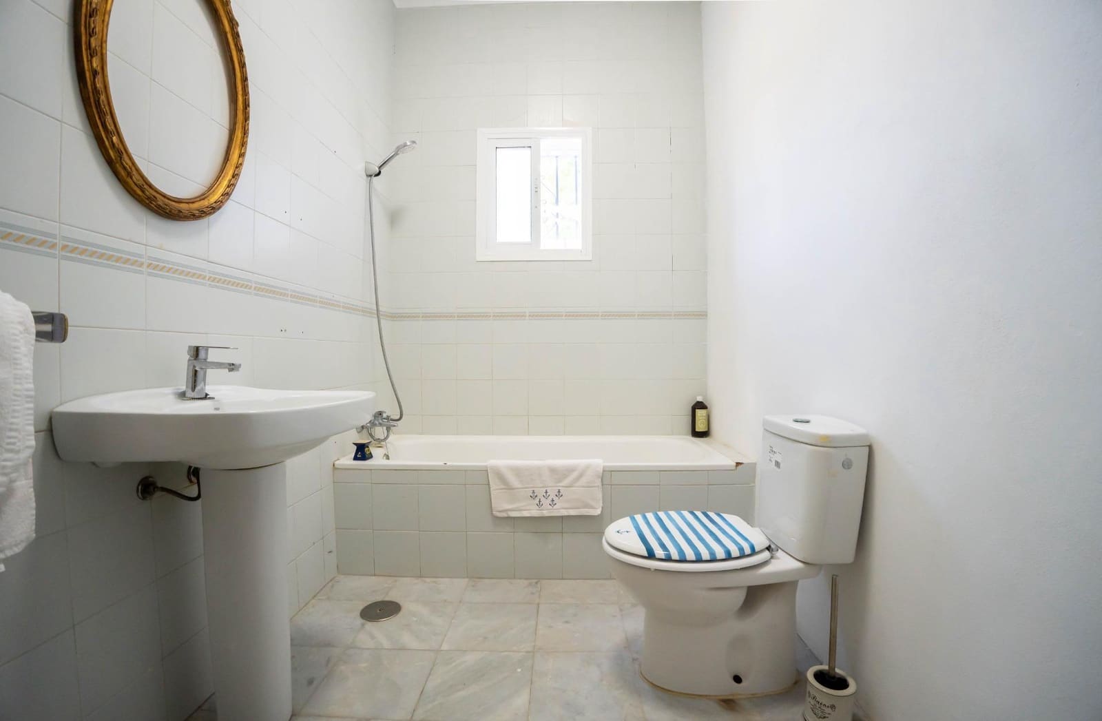 3 soveværelse Finca/Landehus til salg i Marchena med swimmingpool garage - € 212.000 (Ref: 9831335)