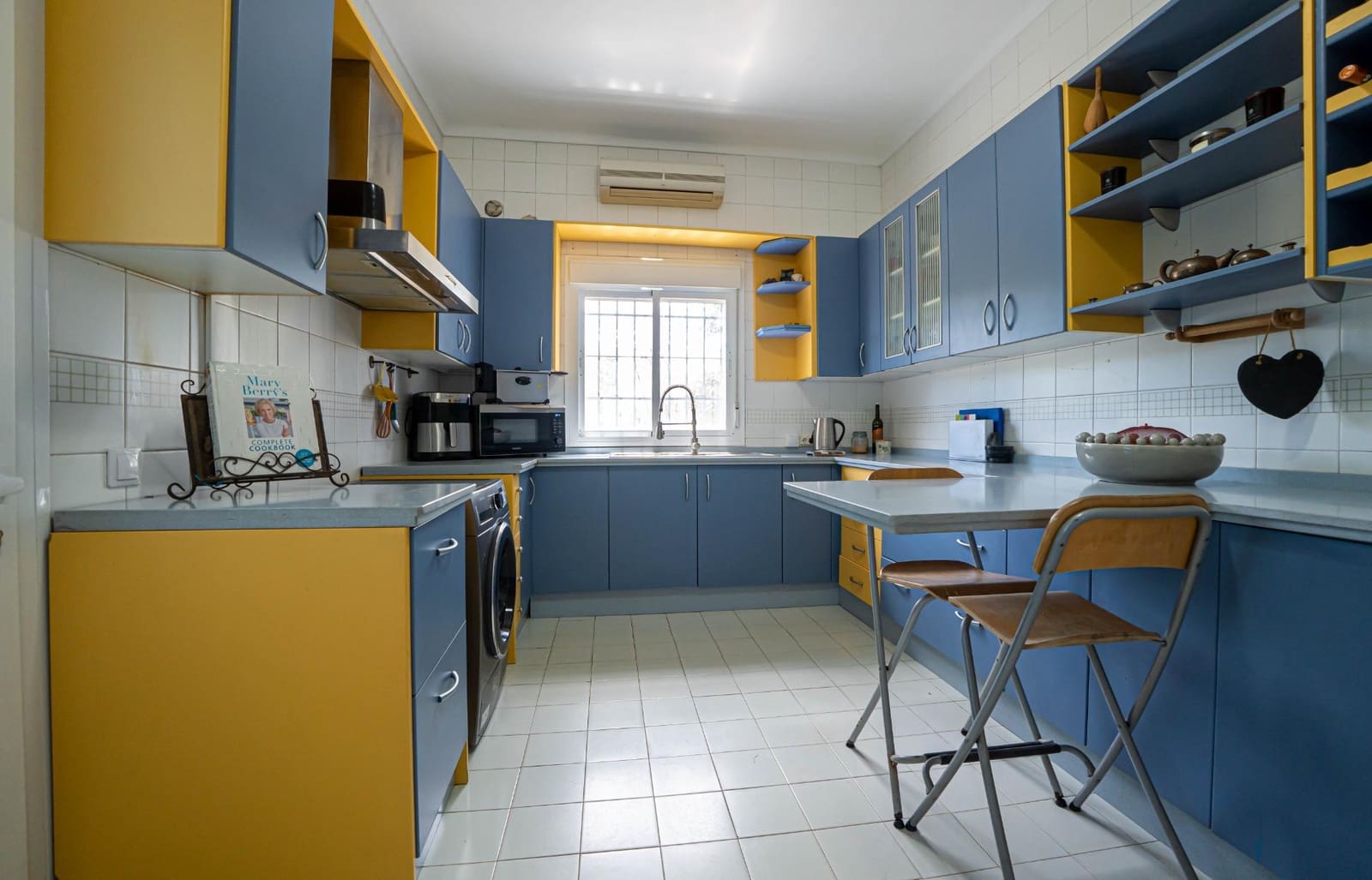 3 soveværelse Finca/Landehus til salg i Marchena med swimmingpool garage - € 212.000 (Ref: 9831335)