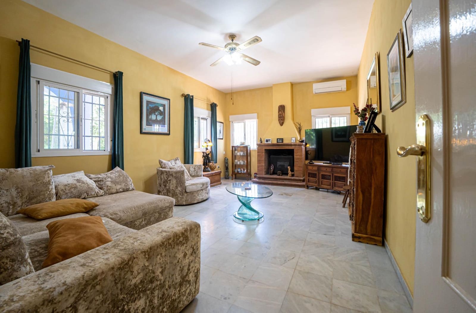3 soveværelse Finca/Landehus til salg i Marchena med swimmingpool garage - € 212.000 (Ref: 9831335)