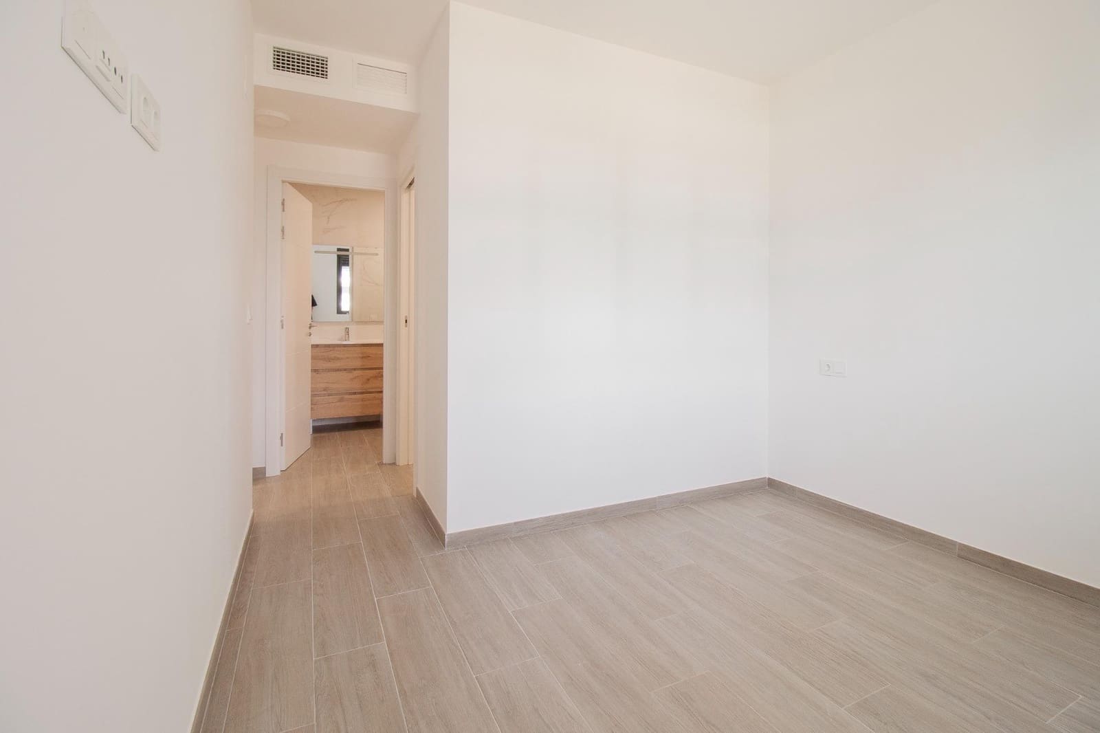 2 bedroom Flat for rent in San Jose de la Rinconada with pool garage - € 900 (Ref: 9922284)