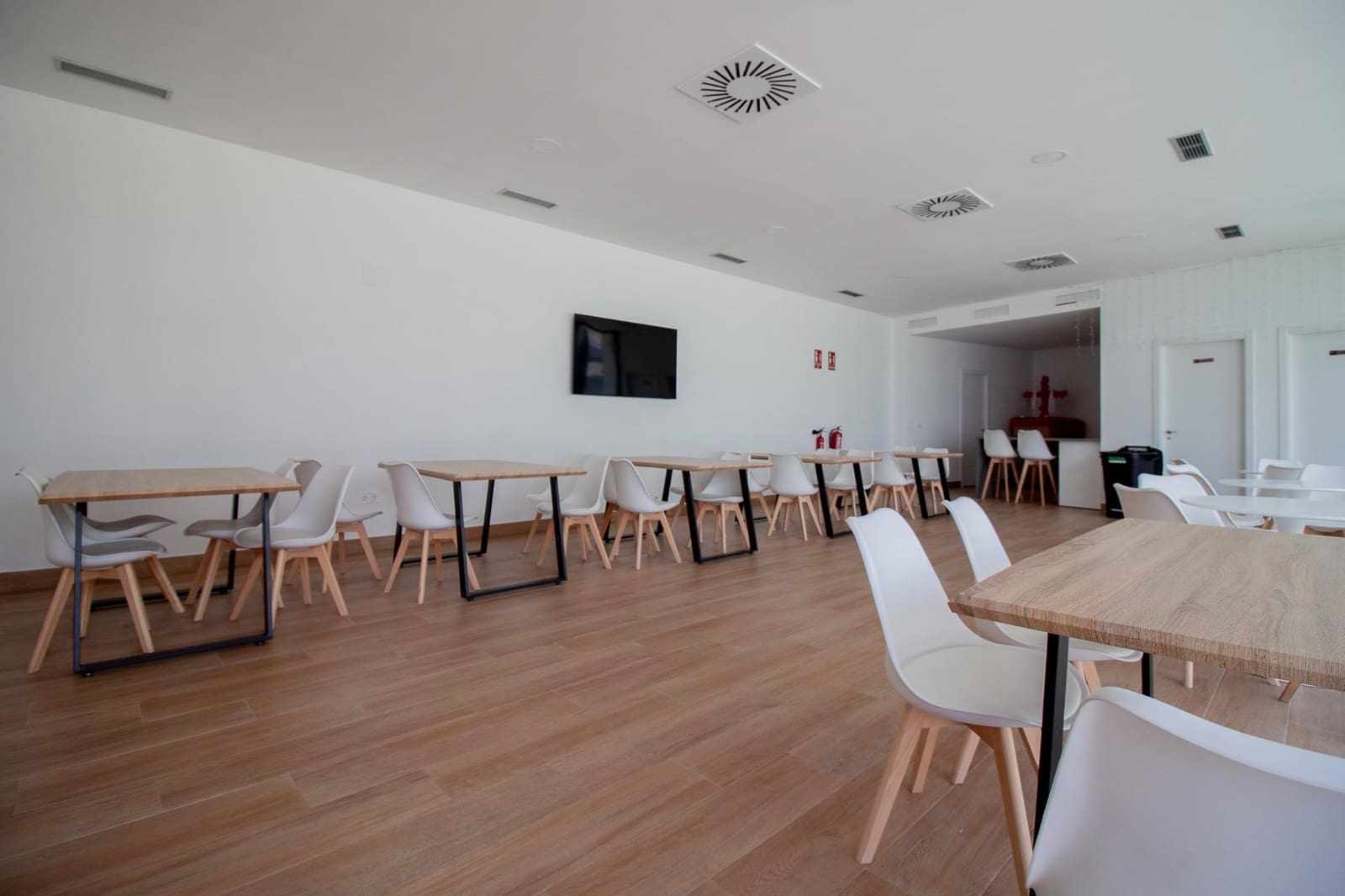 2 bedroom Flat for rent in San Jose de la Rinconada with pool garage - € 900 (Ref: 9922284)
