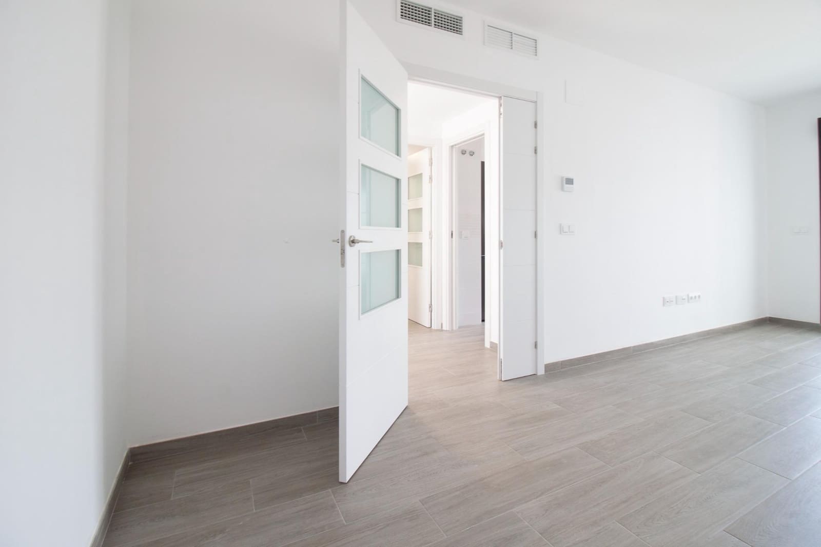 2 bedroom Flat for rent in San Jose de la Rinconada with pool garage - € 900 (Ref: 9922284)
