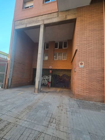 Garage til salg i Sant Martí de Provenals, Barcelona by - € 20.500 (Ref: 9707703)