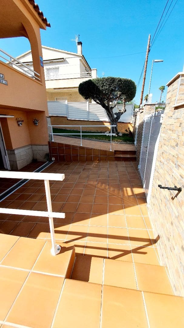 4 soveværelse Villa til salg i Calafell med swimmingpool garage - € 448.000 (Ref: 9707704)