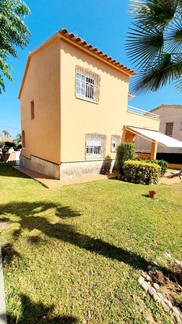 4 soveværelse Villa til salg i Calafell med swimmingpool garage - € 448.000 (Ref: 9707704)