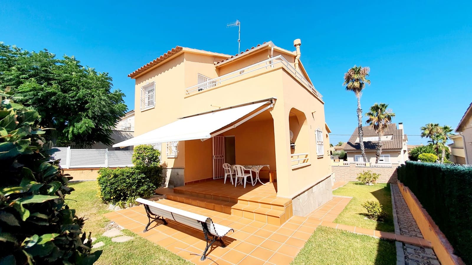 4 soveværelse Villa til salg i Calafell med swimmingpool garage - € 448.000 (Ref: 9707704)