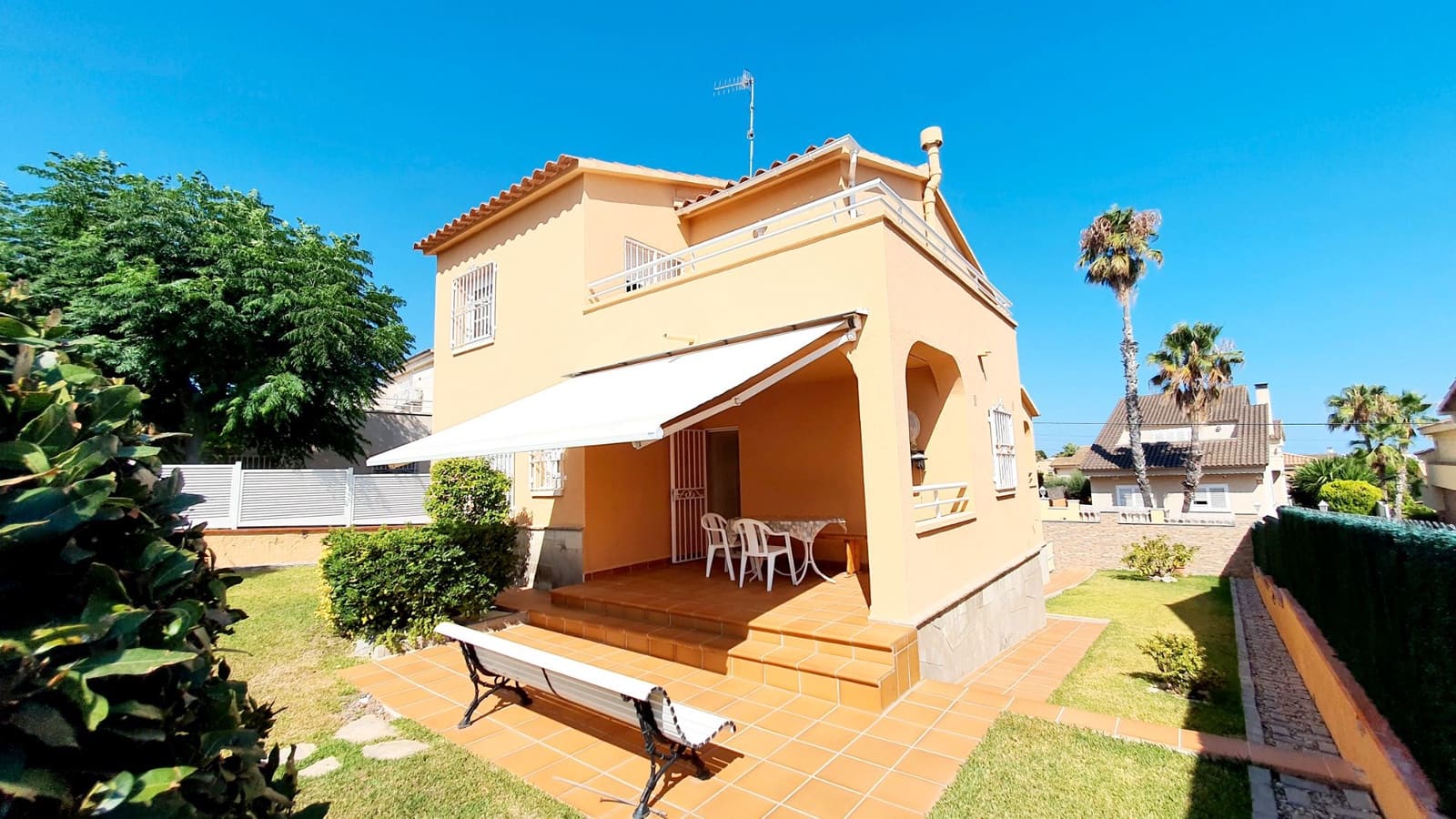 4 soveværelse Villa til salg i Calafell med swimmingpool garage - € 448.000 (Ref: 9707704)