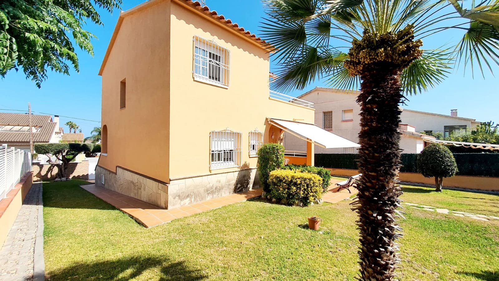 4 soveværelse Villa til salg i Calafell med swimmingpool garage - € 448.000 (Ref: 9707704)