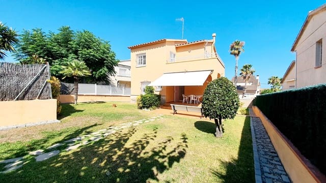 4 slaapkamer Villa te koop in Calafell met zwembad garage - € 448.000 (Ref: 9707704)