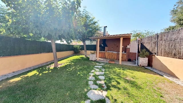 4 slaapkamer Villa te koop in Calafell met zwembad garage - € 448.000 (Ref: 9707704)