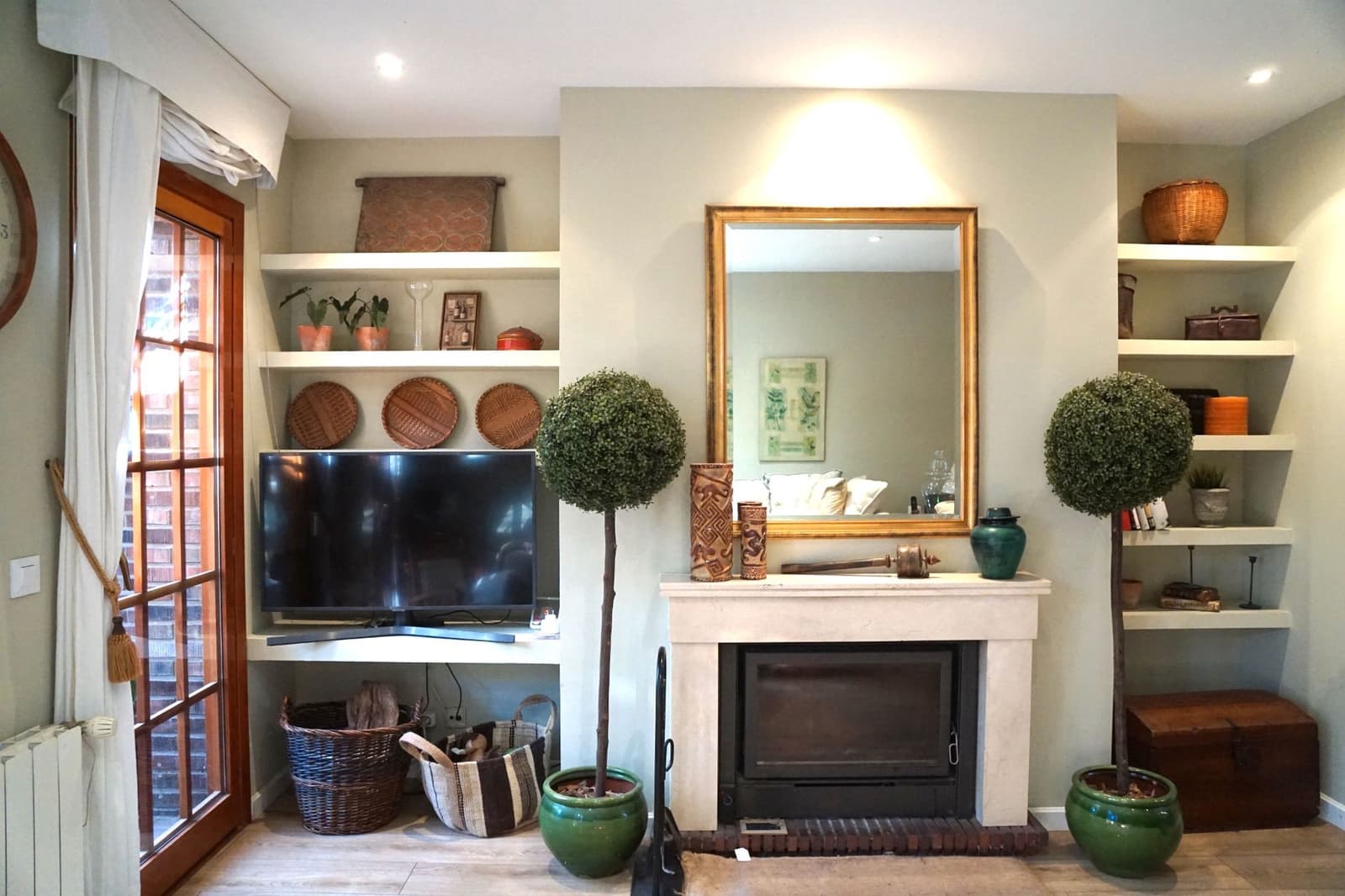 4 bedroom Townhouse for sale in Badalona with garage - € 720,000 (Ref: 9707706)