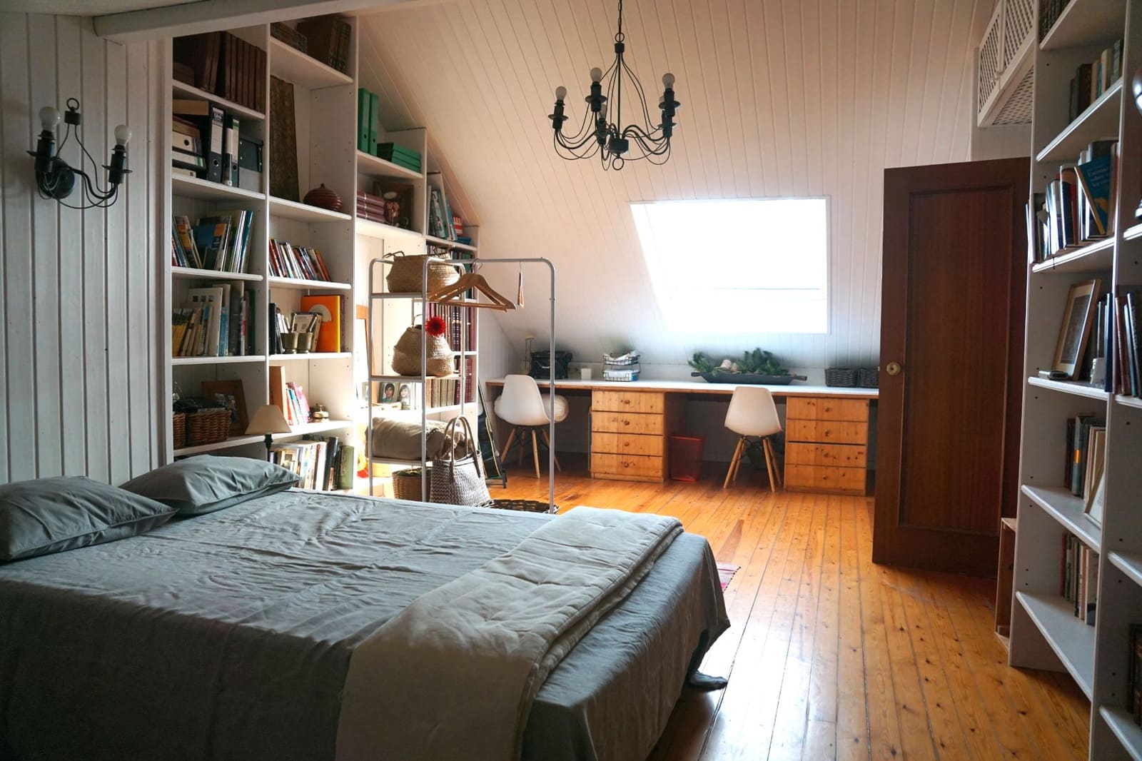 4 bedroom Townhouse for sale in Badalona with garage - € 720,000 (Ref: 9707706)