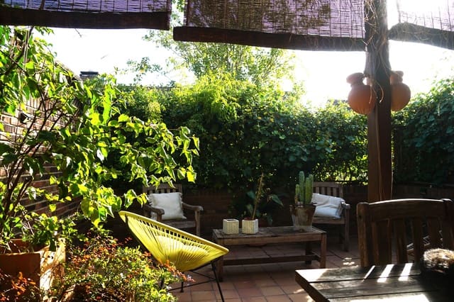 4 bedroom Townhouse for sale in Badalona with garage - € 720,000 (Ref: 9707706)