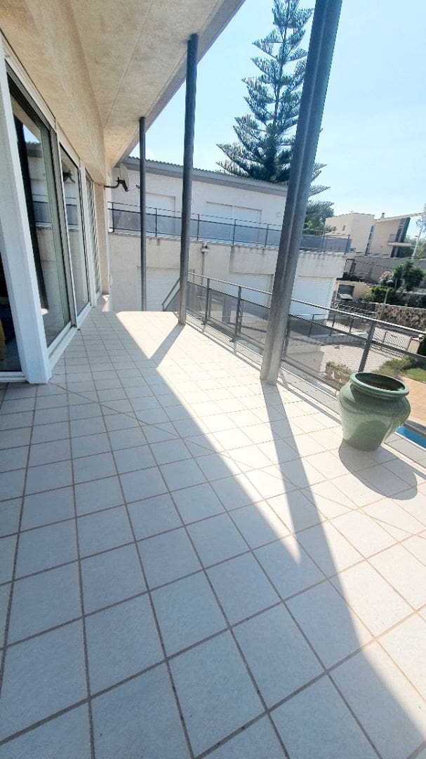 5 sovrum Villa till salu i Calafell med pool garage - 690 000 € (Ref: 9707708)