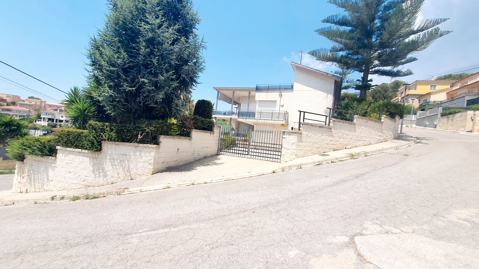 5 sovrum Villa till salu i Calafell med pool garage - 690 000 € (Ref: 9707708)