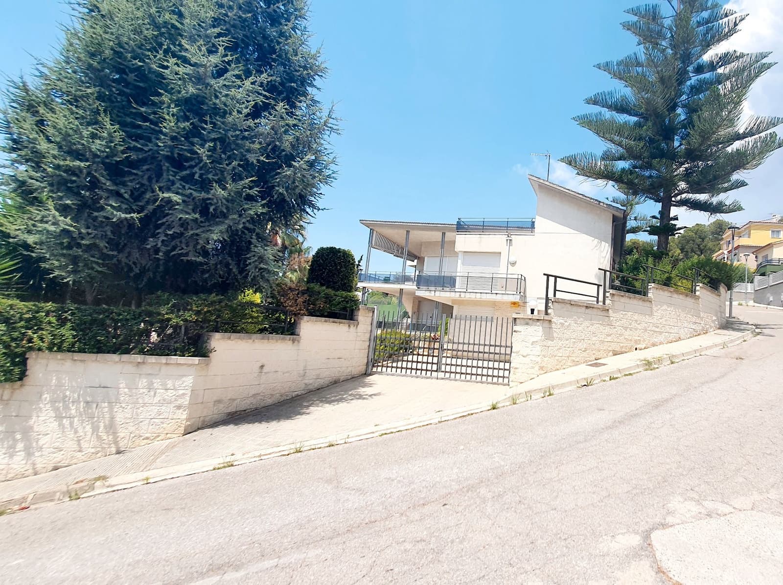 5 sovrum Villa till salu i Calafell med pool garage - 690 000 € (Ref: 9707708)