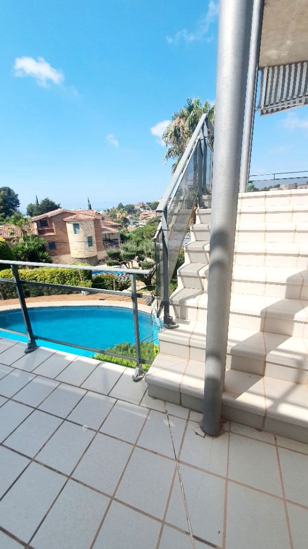 5 sovrum Villa till salu i Calafell med pool garage - 690 000 € (Ref: 9707708)