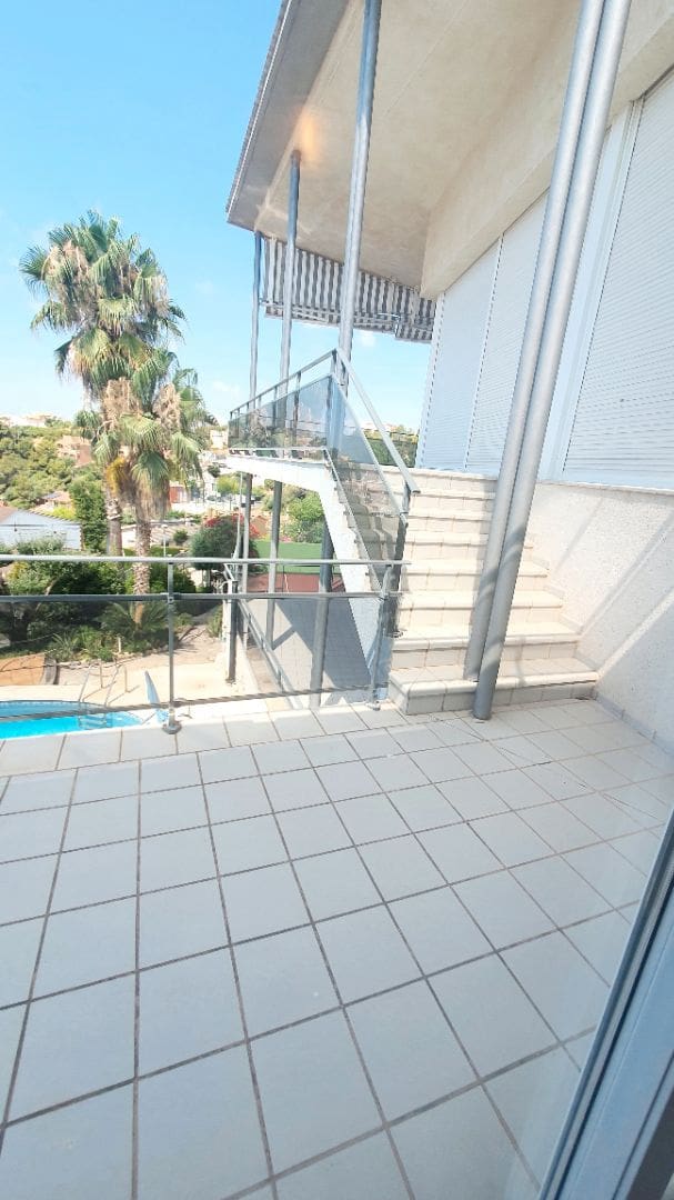 5 sovrum Villa till salu i Calafell med pool garage - 690 000 € (Ref: 9707708)