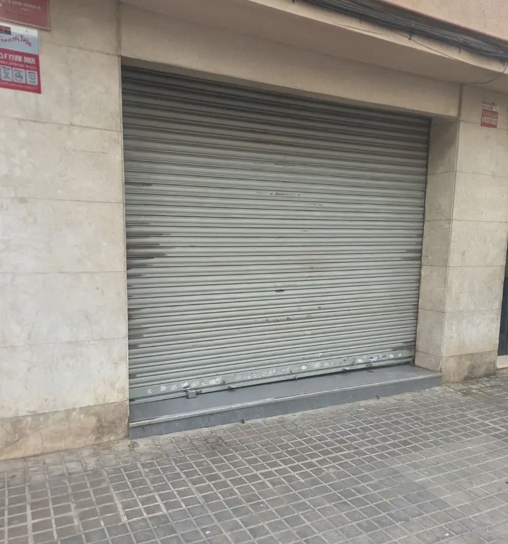 Commercial for sale in Barcelona city - € 155,000 (Ref: 9821227)