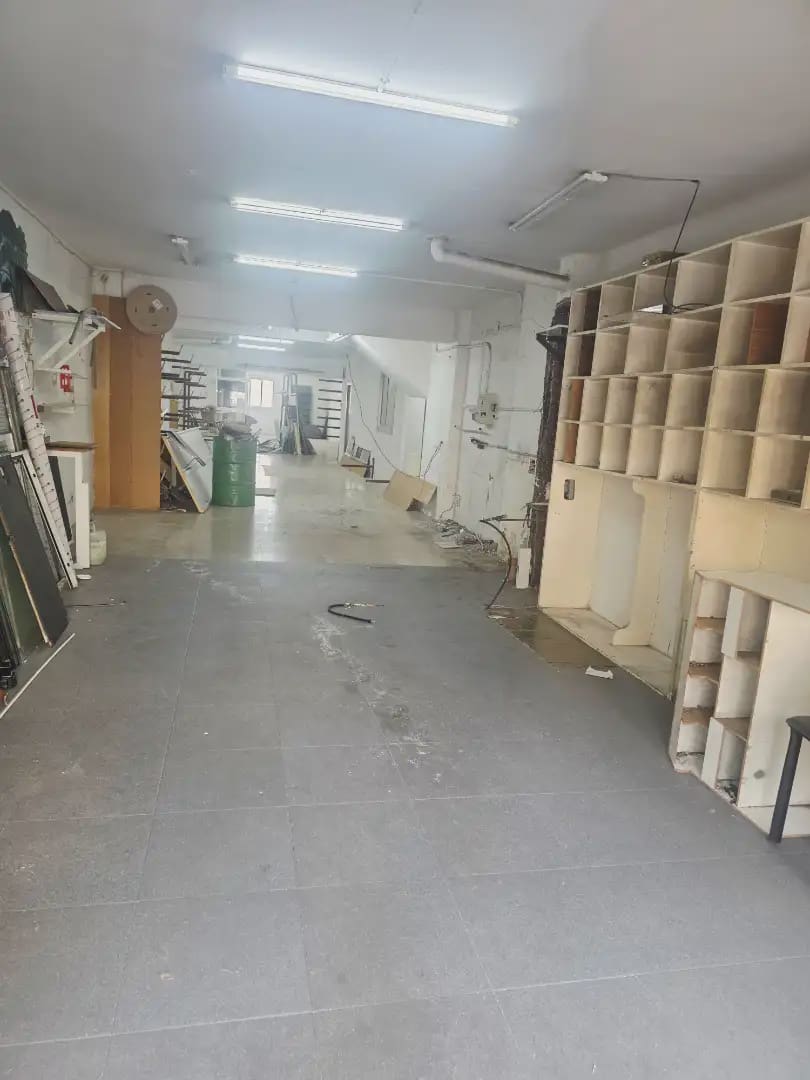 Commercial for sale in Barcelona city - € 155,000 (Ref: 9821227)