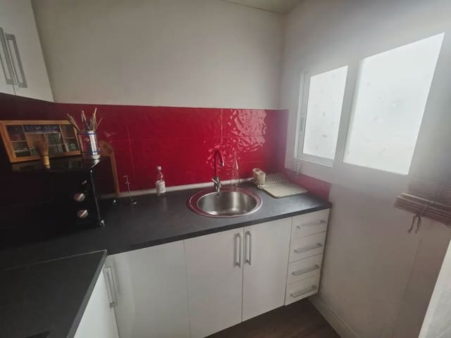 3 soveværelse Lejlighed til salg i les Roquetes, Barcelona by - € 210.000 (Ref: 9850417)
